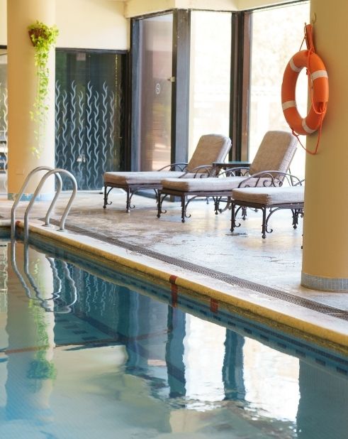 Piscina interna climatizada